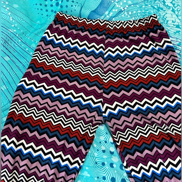 Zig Zag Striped Ladies Leggings - Picture 3 of 5